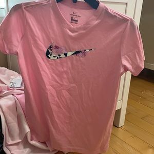 Girls Nike V-Neck Baby Pink Short Sleeve Tee Shirt Dri Fit Size Large Floral